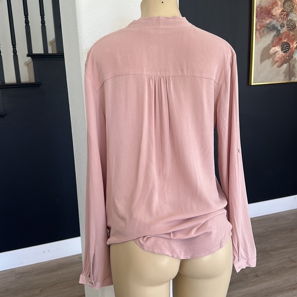 REVEROF women’s salmon pink V-neck draped long sleeve blouse size med - Picture 4 of 8